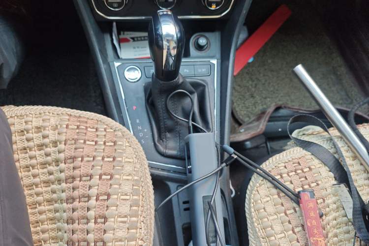 Used Volkswagen Gran Lavida 2017 180TSI DSG Comfort Edition Gear Lever
