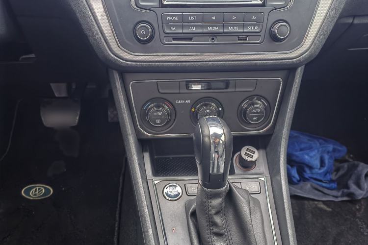 Used Volkswagen Gran Lavida 2017 230TSI DSG Comfort Edition Gear Lever