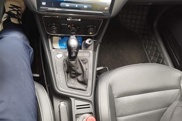 Used Volkswagen Gran Lavida 2017 230TSI DSG Comfort Edition Gear Lever