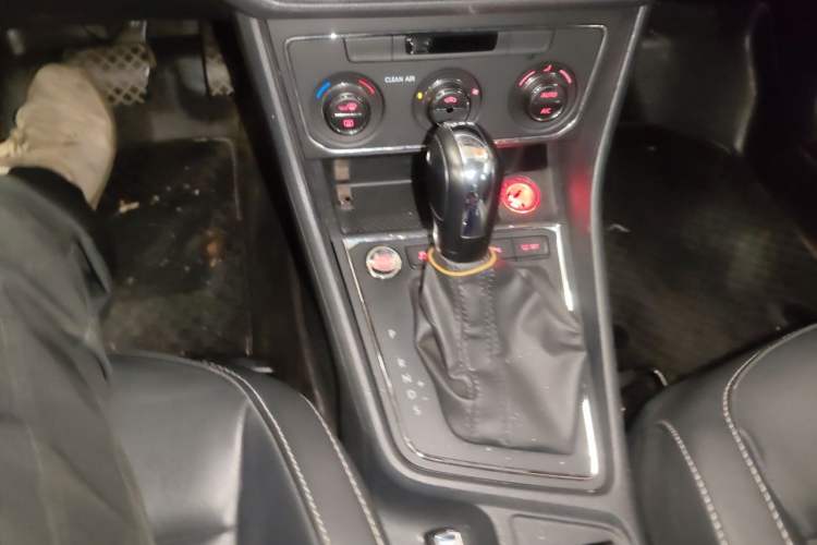 Used Volkswagen Gran Lavida 2017 230TSI DSG Comfort Edition Gear Lever