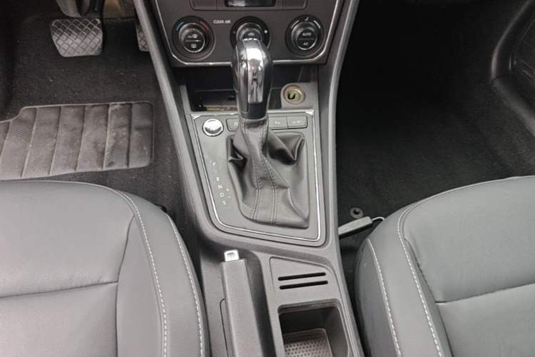 Used Volkswagen Gran Lavida 2017 230TSI DSG Comfort Edition Gear Lever