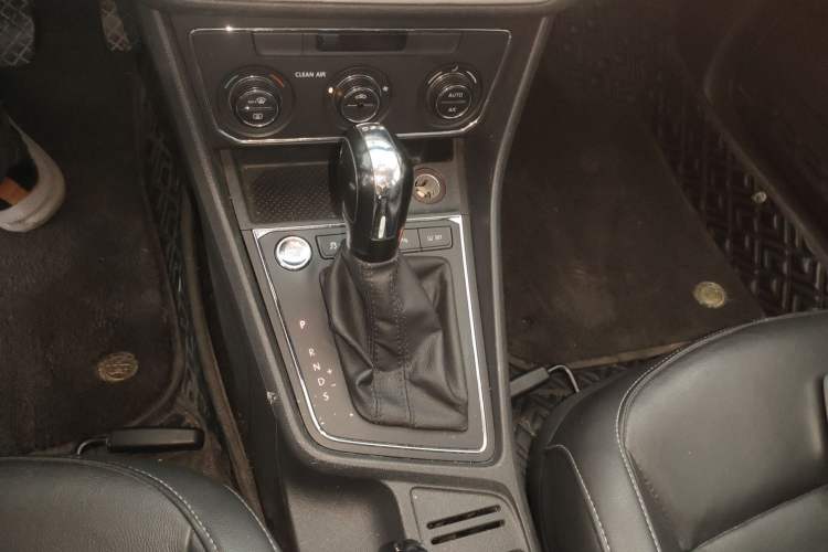 Used Volkswagen Gran Lavida 2017 230TSI DSG Comfort Edition Gear Lever