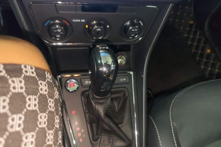 Used Volkswagen Gran Lavida 2017 180TSI DSG Comfort Edition Gear Lever