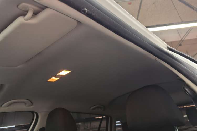 Used Volkswagen Gran Lavida 2017 1.6L Manual Fashion Edition Headliner