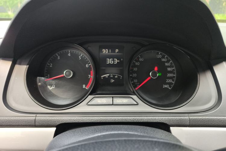 Used Volkswagen Gran Lavida 2017 1.6L Automatic Fashion Edition Instrument Cluster