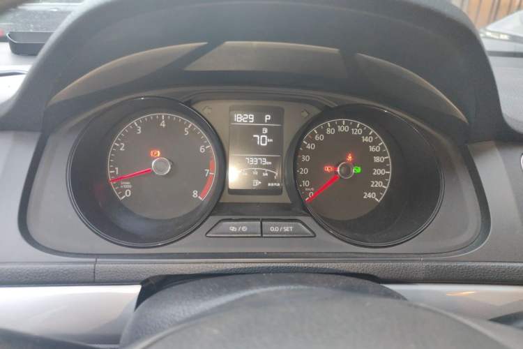 Used Volkswagen Gran Lavida 2017 1.6L Automatic Fashion Edition Instrument Cluster
