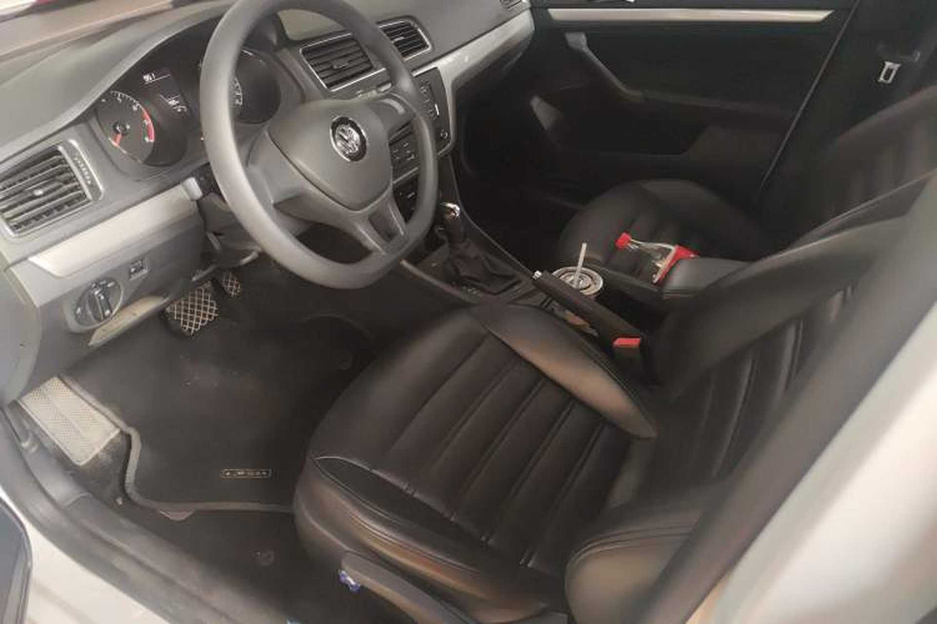 Used Volkswagen Gran Lavida 2017 1.6L Automatic Fashion Edition Interior 2