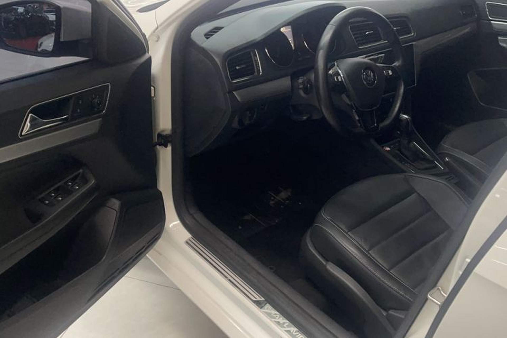 Used Volkswagen Gran Lavida 2017 180TSI DSG Comfort Edition Interior 2