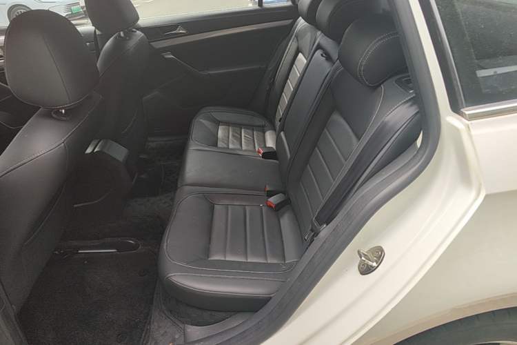 Used Volkswagen Gran Lavida 2017 1.6L Automatic Comfort Edition Interior 3