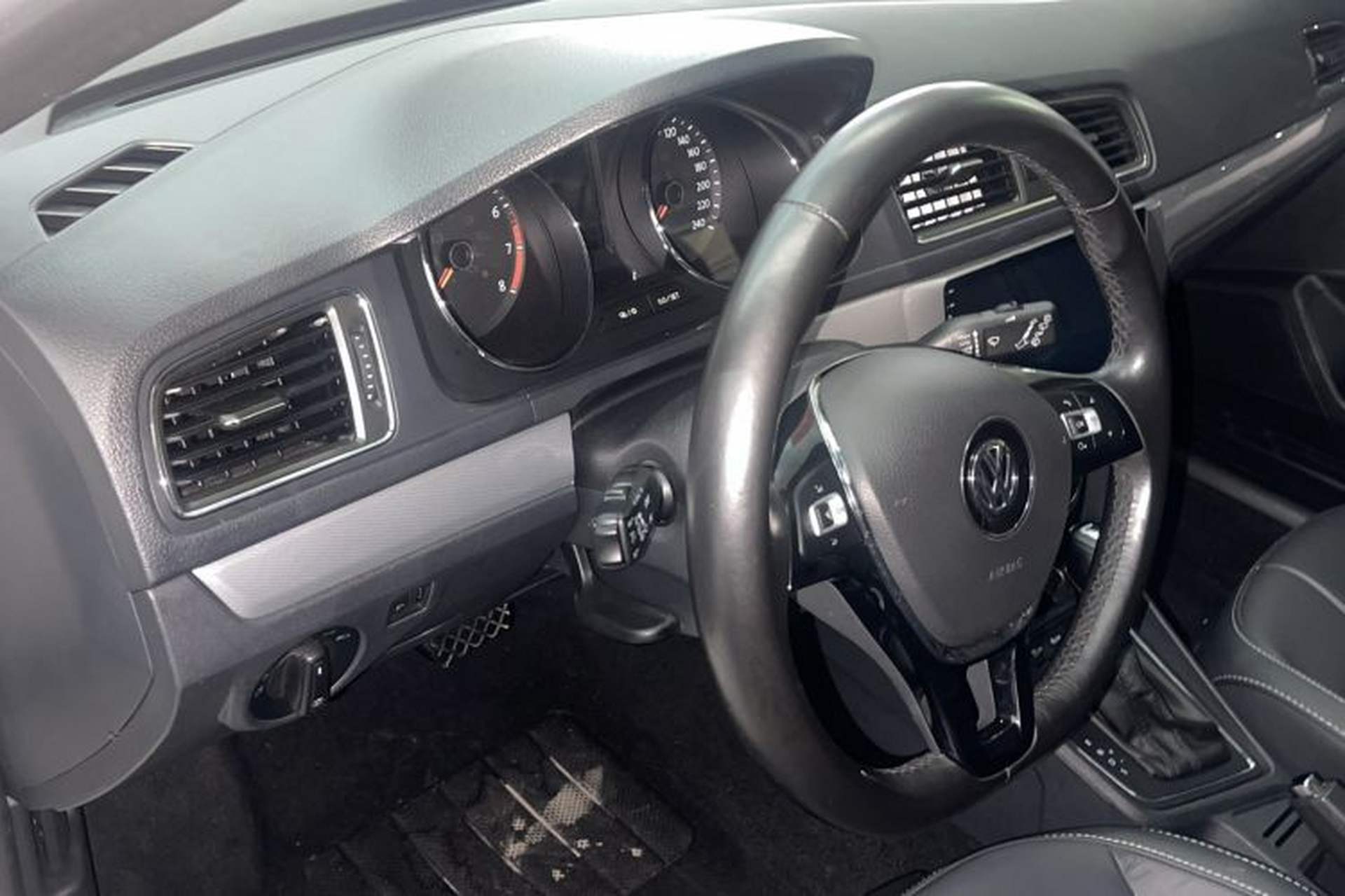 Used Volkswagen Gran Lavida 2017 180TSI DSG Comfort Edition Interior 6
