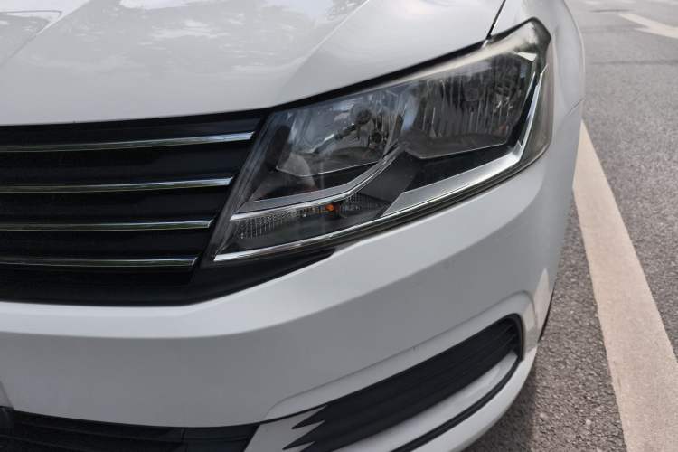 Used Volkswagen Gran Lavida 2017 1.6L Automatic Fashion Edition Left Front Headlight