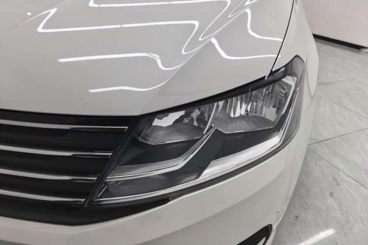 Used Volkswagen Gran Lavida 2017 1.6L Manual Fashion Edition Left Front Headlight