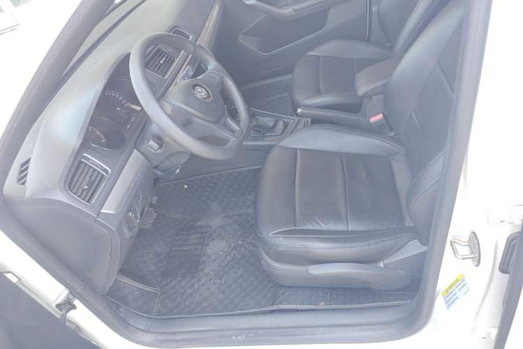 Used Volkswagen Gran Lavida 2017 1.6L Automatic Fashion Edition Left Front Seat