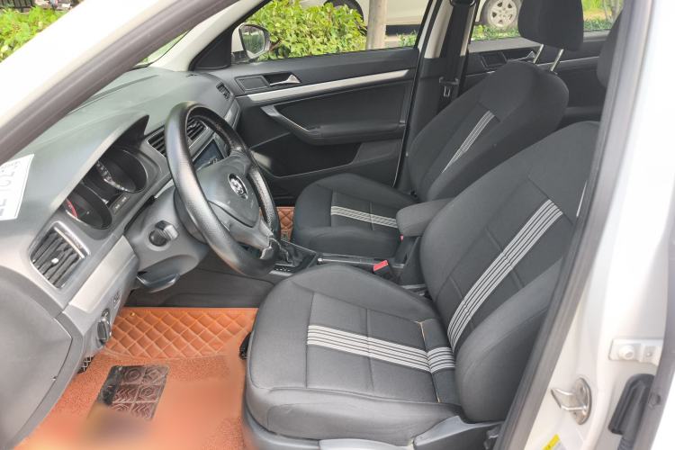 Used Volkswagen Gran Lavida 2017 1.6L Automatic Fashion Edition Left Front Seat