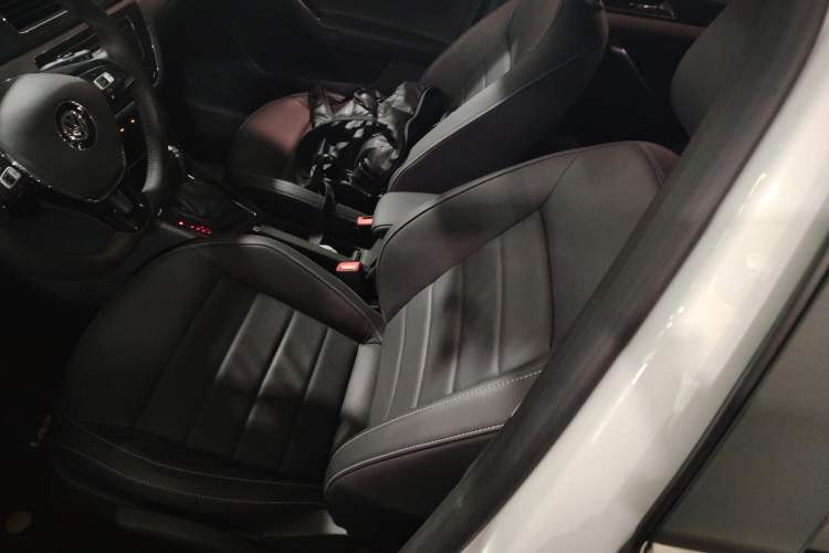 Used Volkswagen Gran Lavida 2017 1.6L Automatic Comfort Edition Left Front Seat