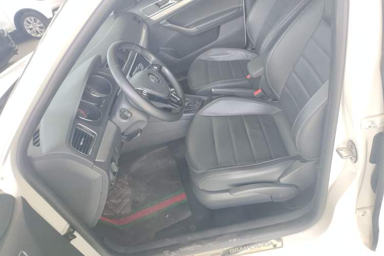 Used Volkswagen Gran Lavida 2017 180TSI DSG Comfort Edition Left Front Seat