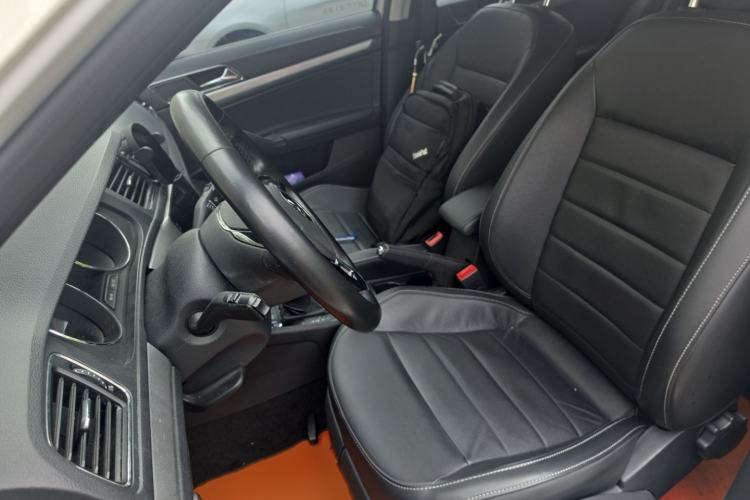 Used Volkswagen Gran Lavida 2017 1.6L Automatic Comfort Edition Left Front Seat