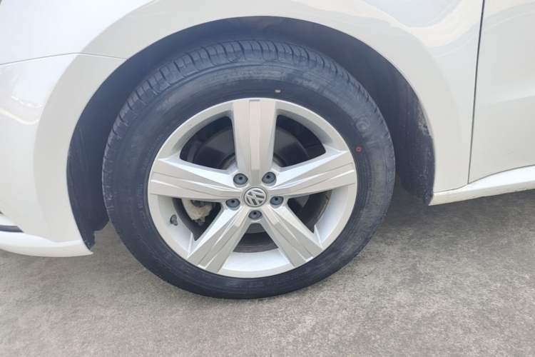 Used Volkswagen Gran Lavida 2017 1.6L Automatic Fashion Edition Left Front Wheel Hub