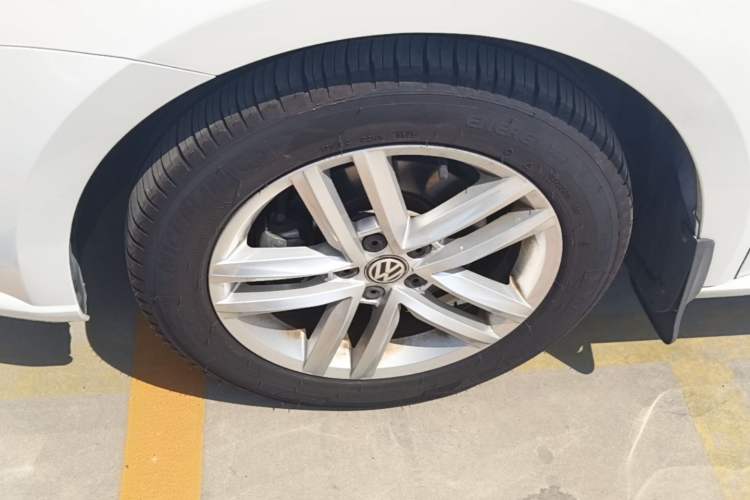 Used Volkswagen Gran Lavida 2017 180TSI DSG Comfort Edition Left Front Wheel Hub