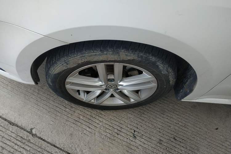 Used Volkswagen Gran Lavida 2017 1.6L Automatic Comfort Edition Left Front Wheel Hub