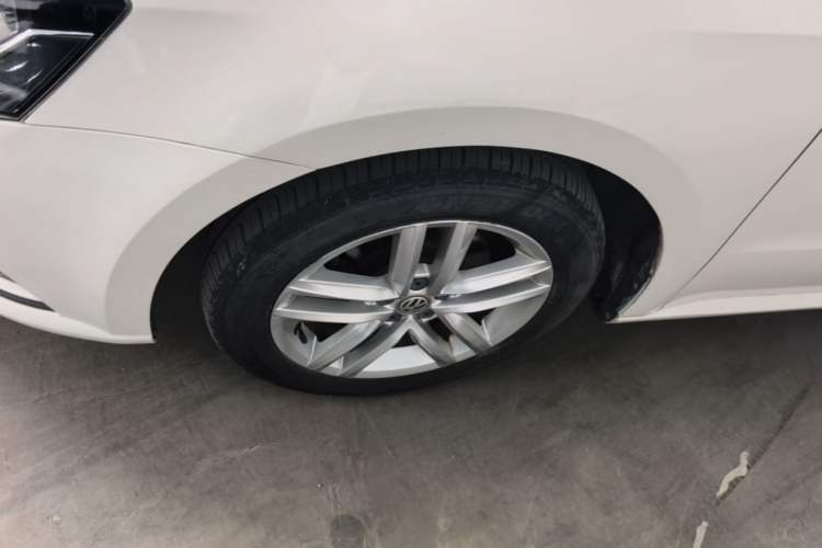 Used Volkswagen Gran Lavida 2017 1.6L Automatic Comfort Edition Left Front Wheel Hub