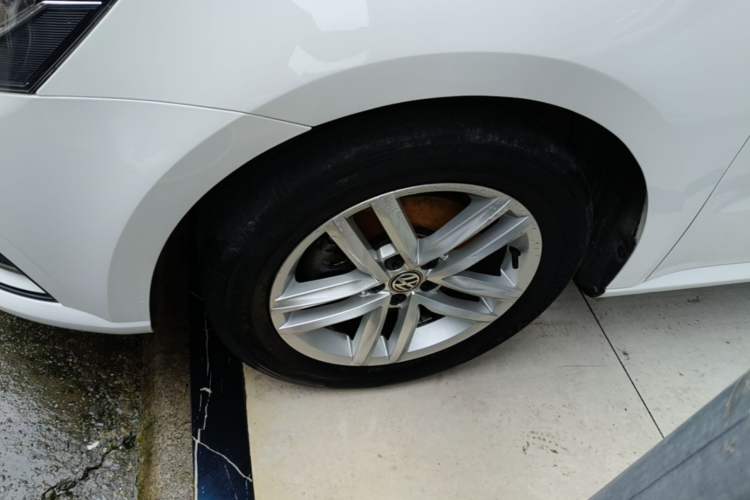 Used Volkswagen Gran Lavida 2017 230TSI DSG Comfort Edition Left Front Wheel Hub