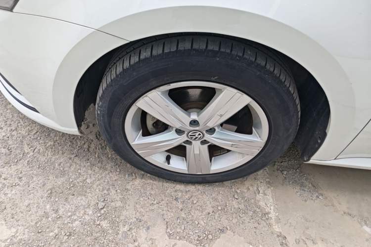 Used Volkswagen Gran Lavida 2017 1.6L Automatic Fashion Edition Left Front Wheel Hub