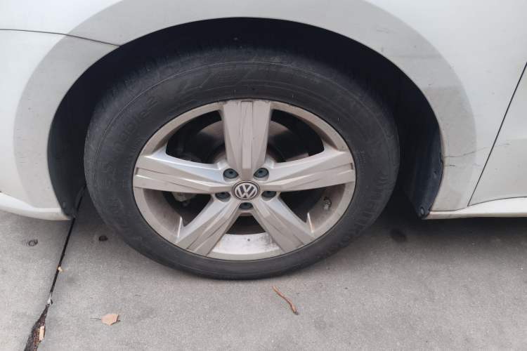 Used Volkswagen Gran Lavida 2017 1.6L Automatic Fashion Edition Left Front Wheel Hub