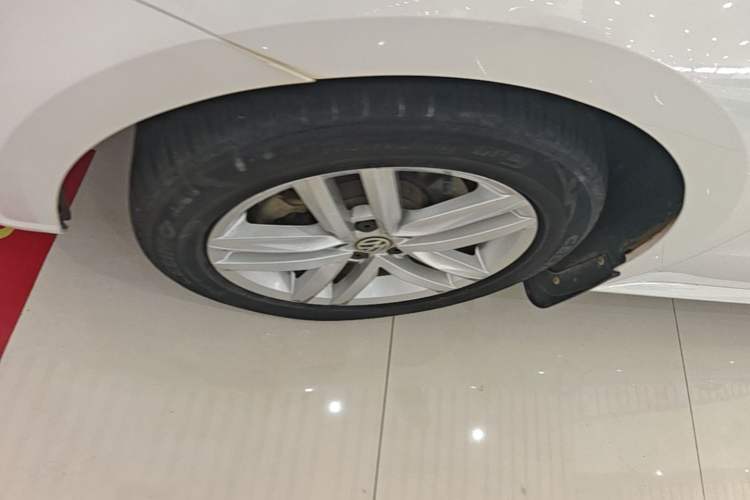 Used Volkswagen Gran Lavida 2017 180TSI DSG Comfort Edition Left Front Wheel Hub