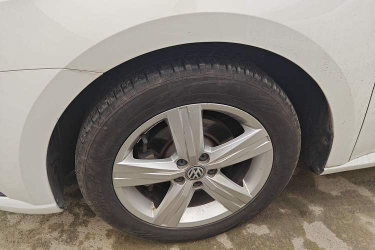 Used Volkswagen Gran Lavida 2017 1.6L Automatic Fashion Edition Left Front Wheel Hub