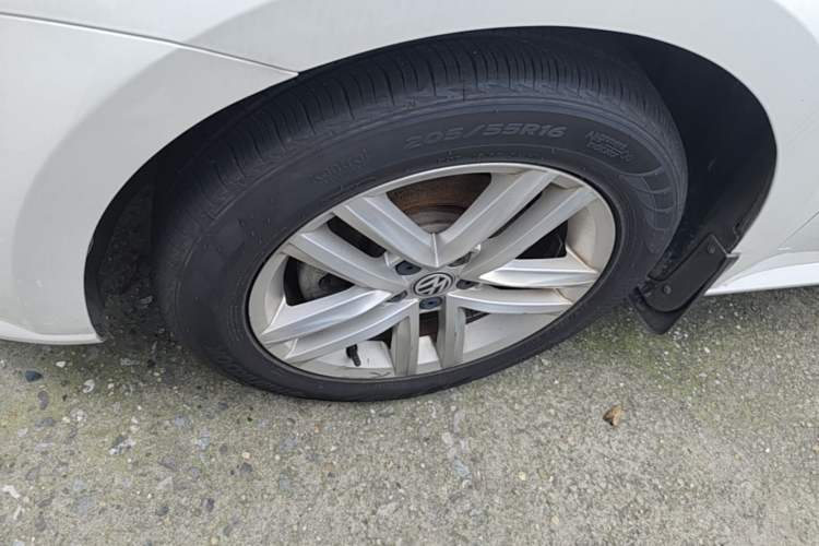 Used Volkswagen Gran Lavida 2017 180TSI DSG Comfort Edition Left Front Wheel Hub