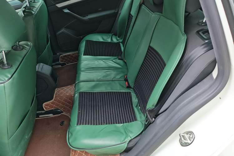 Used Volkswagen Gran Lavida 2017 1.6L Automatic Fashion Edition Left Rear Seat