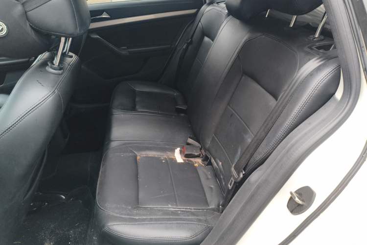 Used Volkswagen Gran Lavida 2017 1.6L Automatic Fashion Edition Left Rear Seat