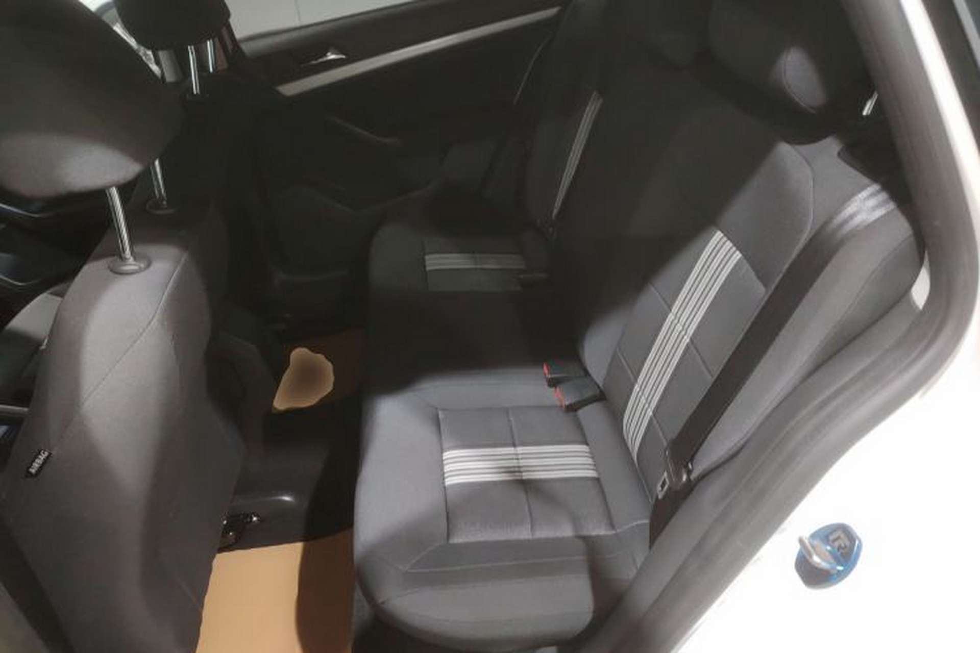 Used Volkswagen Gran Lavida 2017 1.6L Automatic Fashion Edition Left Rear Seat