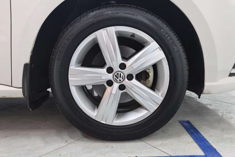 Used Volkswagen Gran Lavida 2017 1.6L Manual Fashion Edition Left Rear Wheel Hub