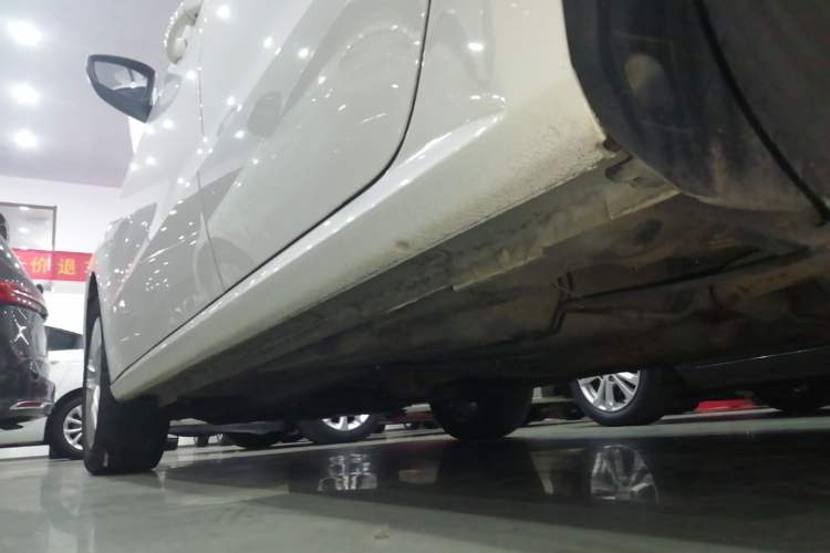 Used Volkswagen Gran Lavida 2017 230TSI DSG Comfort Edition Left Side Sill