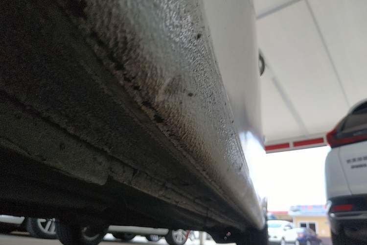 Used Volkswagen Gran Lavida 2017 1.6L Automatic Comfort Edition Left Side Sill