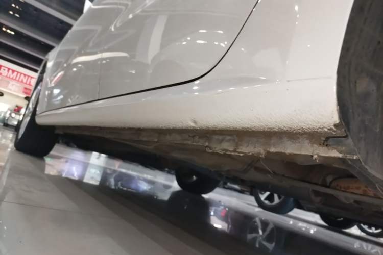Used Volkswagen Gran Lavida 2017 180TSI DSG Comfort Edition Left Side Sill