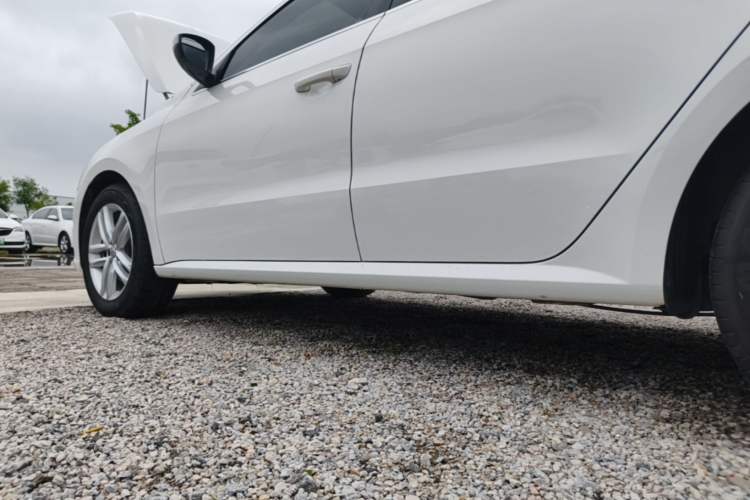 Used Volkswagen Gran Lavida 2017 180TSI DSG Comfort Edition Left Side Sill