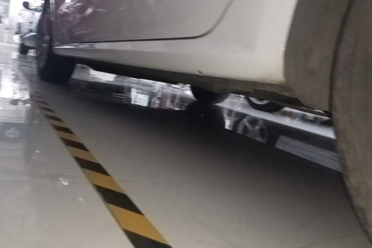 Used Volkswagen Gran Lavida 2017 180TSI DSG Comfort Edition Left Side Sill