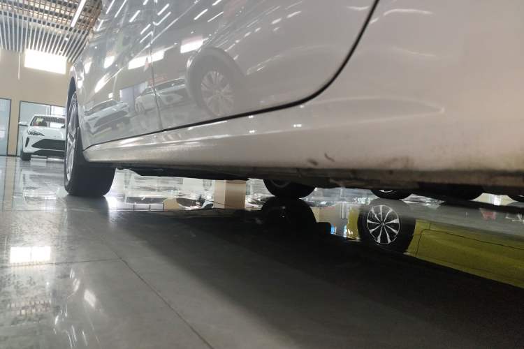 Used Volkswagen Gran Lavida 2017 180TSI DSG Comfort Edition Left Side Sill