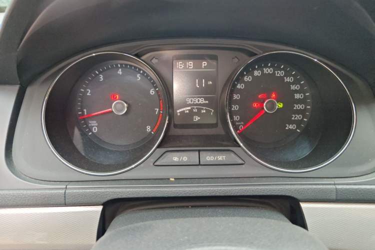 Used Volkswagen Gran Lavida 2017 1.6L Automatic Comfort Edition Odometer Close Up