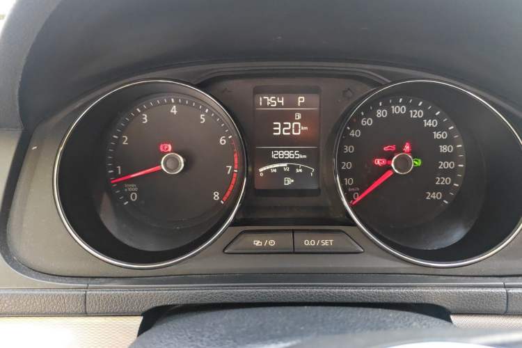 Used Volkswagen Gran Lavida 2017 1.6L Automatic Comfort Edition Odometer Close Up