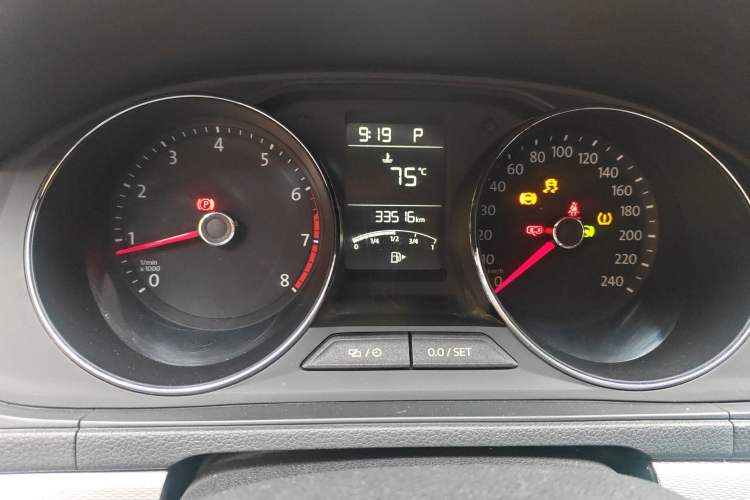 Used Volkswagen Gran Lavida 2017 180TSI DSG Comfort Edition Odometer Close Up