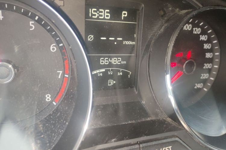 Used Volkswagen Gran Lavida 2017 180TSI DSG Comfort Edition Odometer Close Up