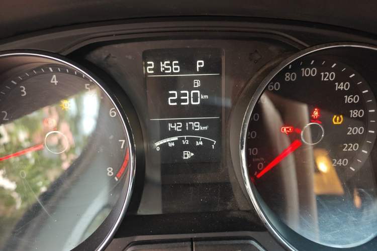 Used Volkswagen Gran Lavida 2017 1.6L Automatic Comfort Edition Odometer Close Up