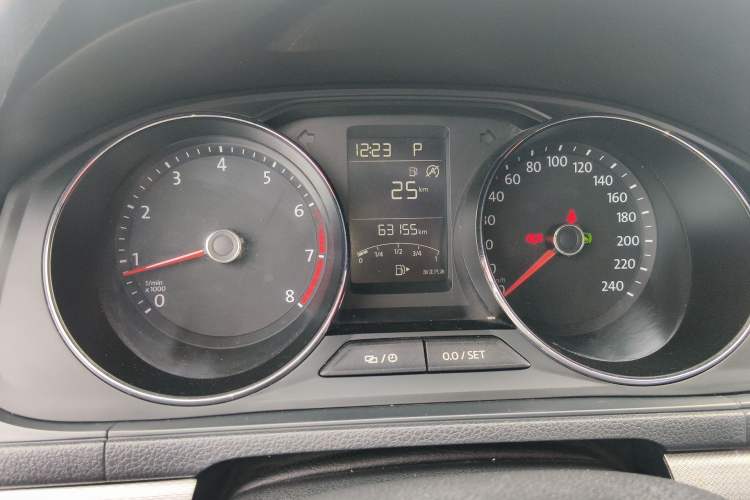 Used Volkswagen Gran Lavida 2017 180TSI DSG Comfort Edition Odometer Close Up