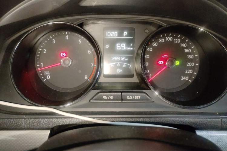 Used Volkswagen Gran Lavida 2017 180TSI DSG Comfort Edition Odometer Close Up