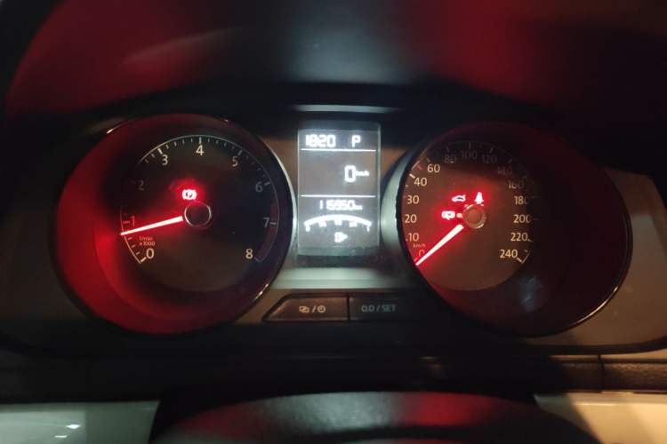 Used Volkswagen Gran Lavida 2017 1.6L Automatic Fashion Edition Odometer Close Up