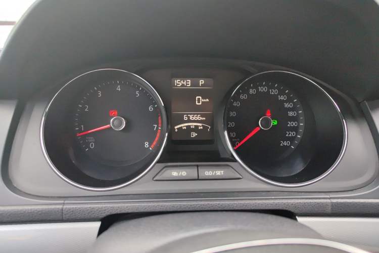 Used Volkswagen Gran Lavida 2017 180TSI DSG Comfort Edition Odometer Close Up